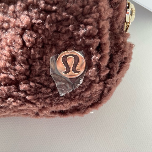 NWT Lululemon Everywhere Fleece Belt Bag 1L Brown Earth/Gold - Picture 3 of 15